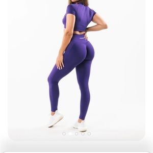 Alphalete amplify leggings electric purple color
